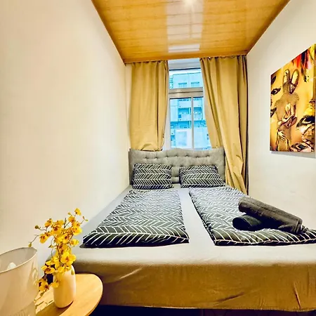 Apartment Amazing 4br Shared 10 Minute Walk To Fac Platz