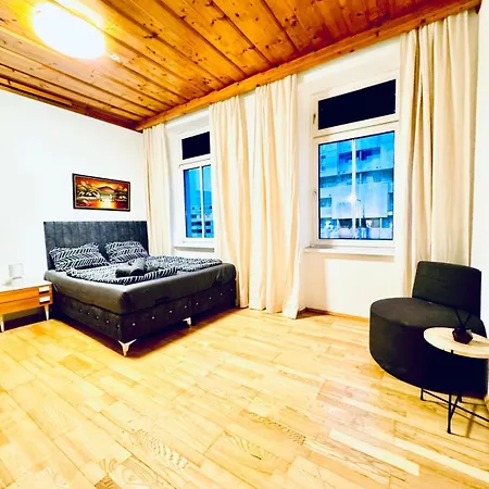 Apartment Amazing 4br Shared 10 Minute Walk To Fac Platz