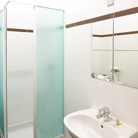 Stylish One Bedroom With Free Parking Apartmán *