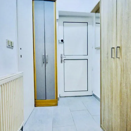 Beautiful 2br And 1lr 10 Minutes To St Stephens Apartment *