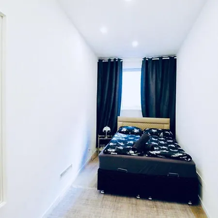 Beautiful 2br And 1lr 10 Minutes To St Stephens