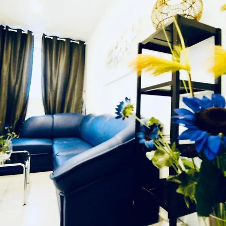 Apartment Beautiful 2br And 1lr 10 Minutes To St Stephens