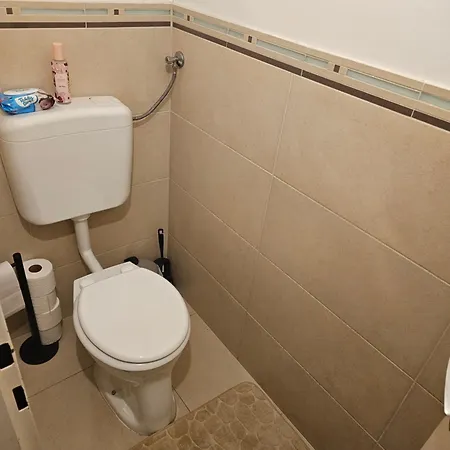 Simple Gemeinschafts Wc Und Bad * Vienna