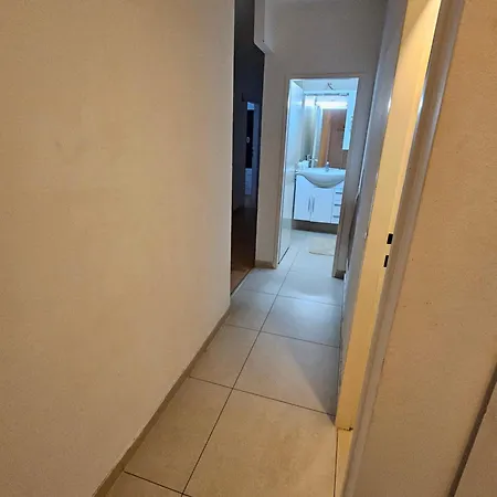 Simple 2 Bett Mit Gemeinschafts Wc Und Bad *