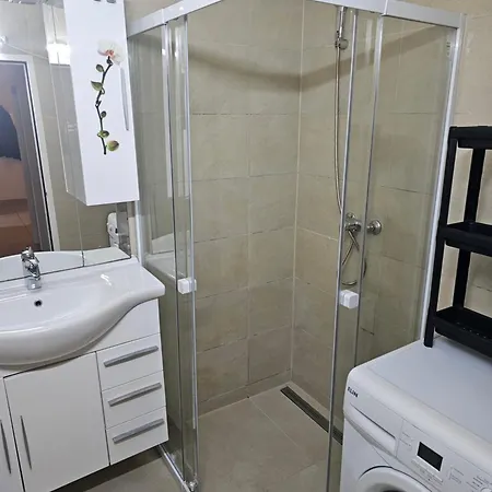 Simple Gemeinschafts Wc Und Bad