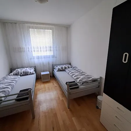 Simple 2 Bett Mit Gemeinschafts Wc Und Bad Luxury tent