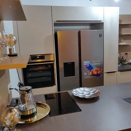 Apartment Beautiful With Parking, Brilliant Location *