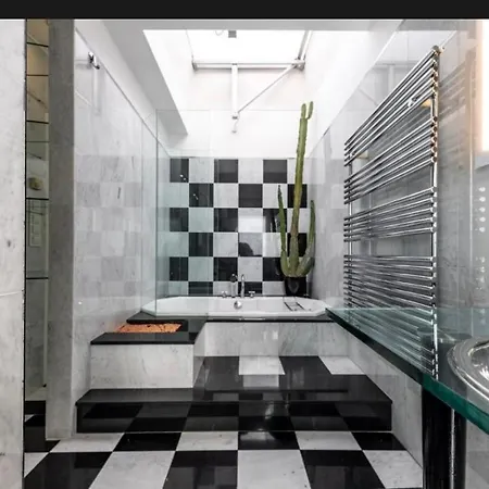 Penthouse Apartment *