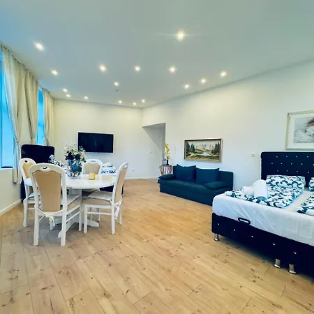 Apartment Spacious 3br Shared 11minute Stroll To Atzgersdorf Park Vienna