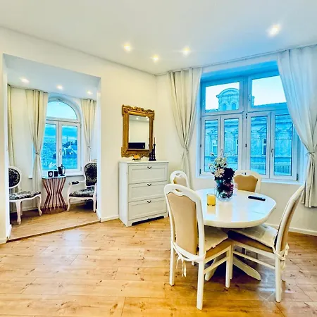 Apartment Spacious 3br Shared 11minute Stroll To Atzgersdorf Park *