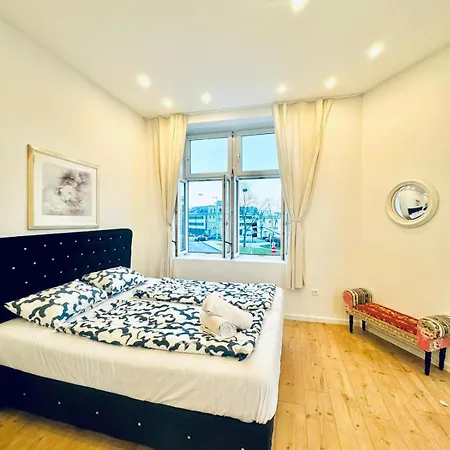 Spacious 3br Shared 11minute Stroll To Atzgersdorf Park Vienna