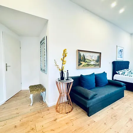 Spacious 3br Shared 11minute Stroll To Atzgersdorf Park Apartment