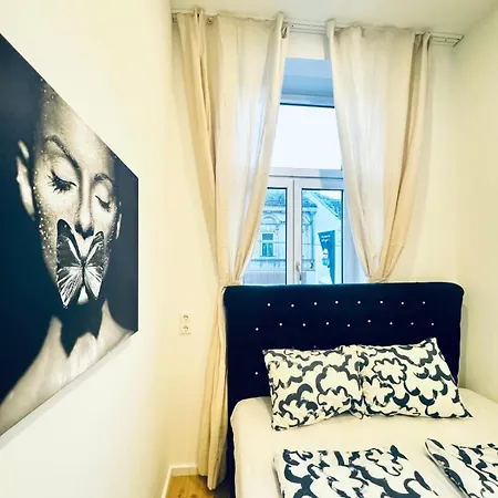 Spacious 3br Shared 11minute Stroll To Atzgersdorf Park * Vienna