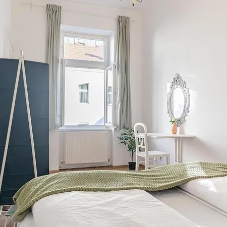 Elegance 2 Bedroom At Vienna's Vibrant Center *