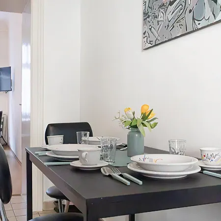 Elegance 2 Bedroom At Vienna's Vibrant Center