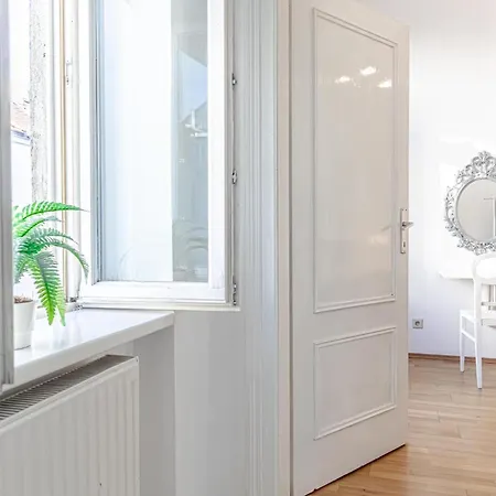 Elegance 2 Bedroom At Vienna's Vibrant Center Apartment Vienna