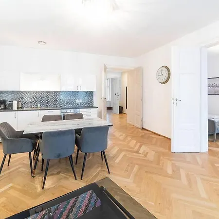 Apartment Central - 22 *