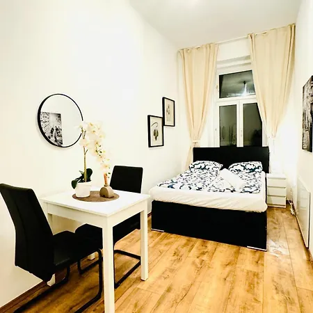 Apartment Charming 5br Shared Apt, Minutes From Atzgersdorf *