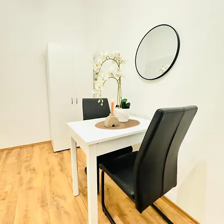 Apartment Charming 5br Shared Apt, Minutes From Atzgersdorf *