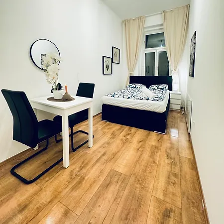 Apartment Charming 5br Shared Apt, Minutes From Atzgersdorf Vienna