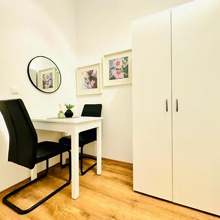 Apartment Charming 5br Shared Apt, Minutes From Atzgersdorf *