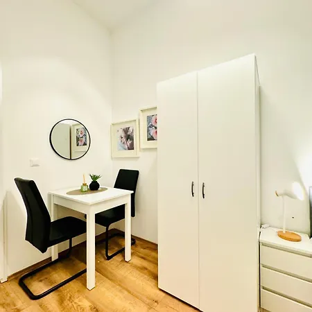 Apartment Charming 5br Shared Apt, Minutes From Atzgersdorf Vienna
