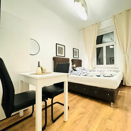 Apartment Charming 5br Shared Apt, Minutes From Atzgersdorf *