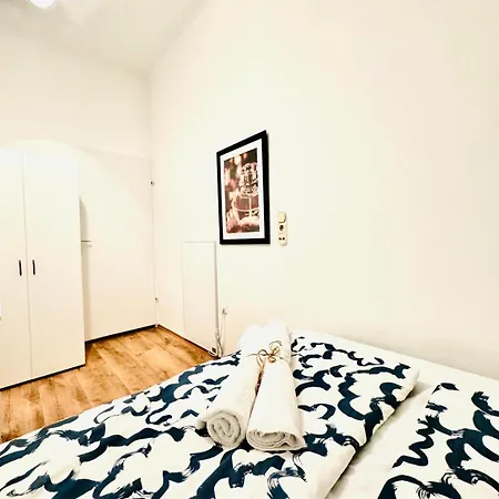 Charming 5br Shared Apt, Minutes From Atzgersdorf