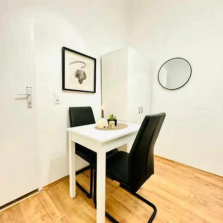 Apartment Charming 5br Shared Apt, Minutes From Atzgersdorf *