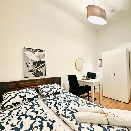 Charming 5br Shared Apt, Minutes From Atzgersdorf Apartment