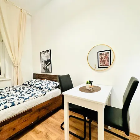 Charming 5br Shared Apt, Minutes From Atzgersdorf Apartment *