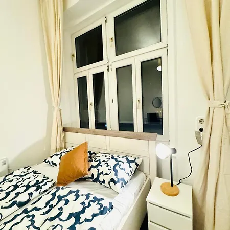 Apartment Charming 5br Shared Apt, Minutes From Atzgersdorf Vienna