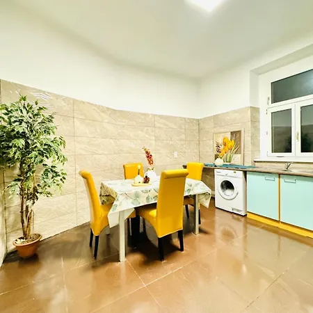 Apartment Charming 5br Shared Apt, Minutes From Atzgersdorf Vienna