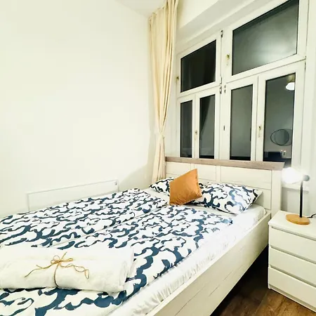 Charming 5br Shared Apt, Minutes From Atzgersdorf Apartment *