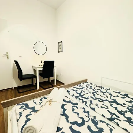 Apartment Charming 5br Shared Apt, Minutes From Atzgersdorf *