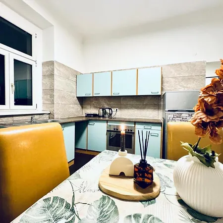 Charming 5br Shared Apt, Minutes From Atzgersdorf Apartment Vienna