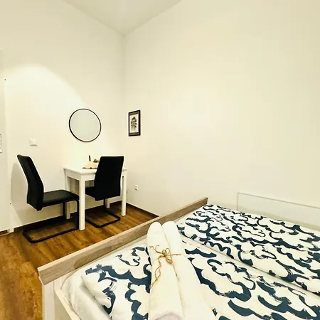 Charming 5br Shared Apt, Minutes From Atzgersdorf Apartment