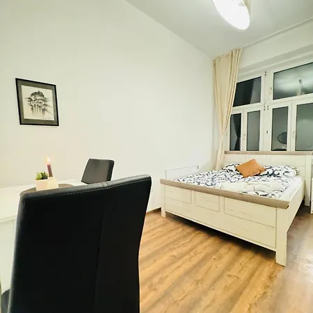 Charming 5br Shared Apt, Minutes From Atzgersdorf *