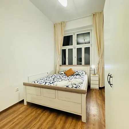 Apartment Charming 5br Shared Apt, Minutes From Atzgersdorf Vienna