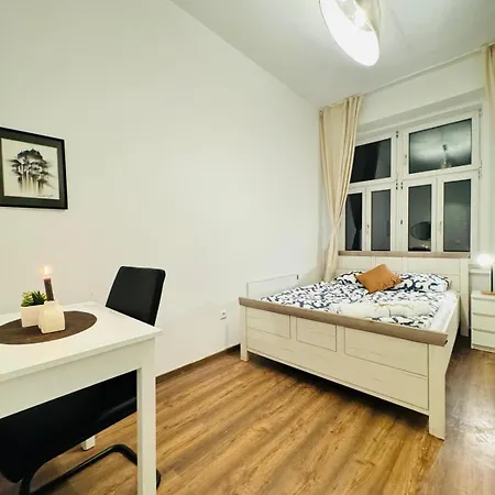 Charming 5br Shared Apt, Minutes From Atzgersdorf Apartment *