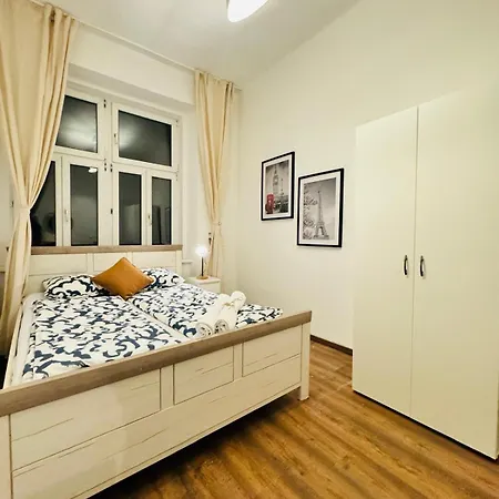 Apartment Charming 5br Shared Apt, Minutes From Atzgersdorf *