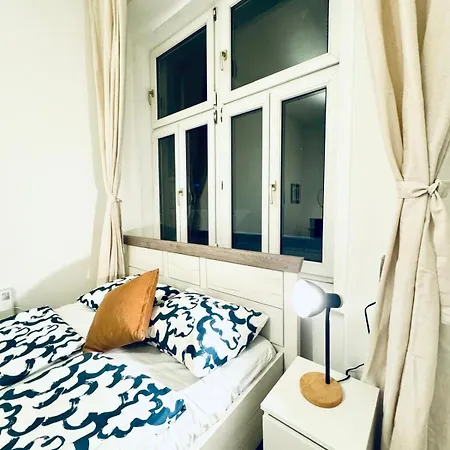 Charming 5br Shared Apt, Minutes From Atzgersdorf *