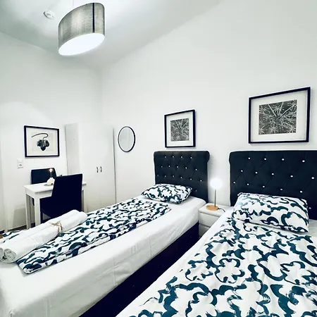 Chic 5br For 10p, With Direct Access * Viena