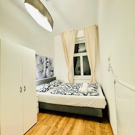 Chic 5br For 10p, With Direct Access Apartamento Viena