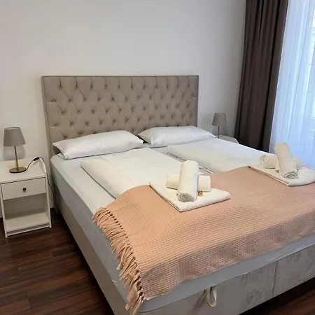 Apartment In Heart Of 4