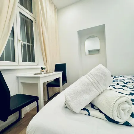 Apartment Convenient 4br Shared For 11p, 10 Min To Atzgersdorf