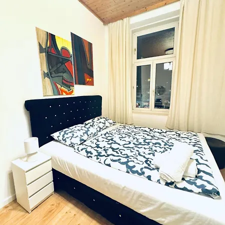 Convenient 4br Shared For 11p, 10 Min To Atzgersdorf Apartment