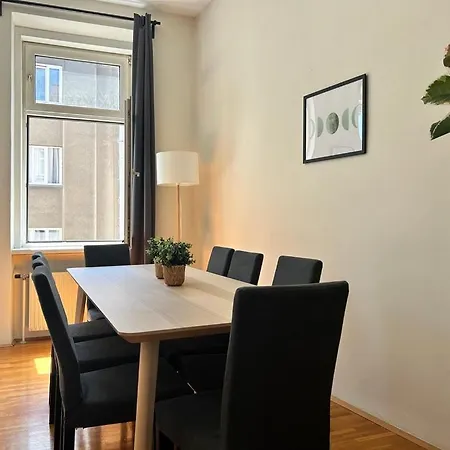 90 M2 Spacious With Free Parking