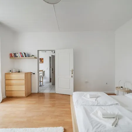 Cosy Calm Near Center Apartment Vienna