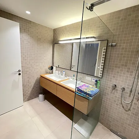Apartment 1-bedroom Luxury In The Heart Of With Kitchen And Parking